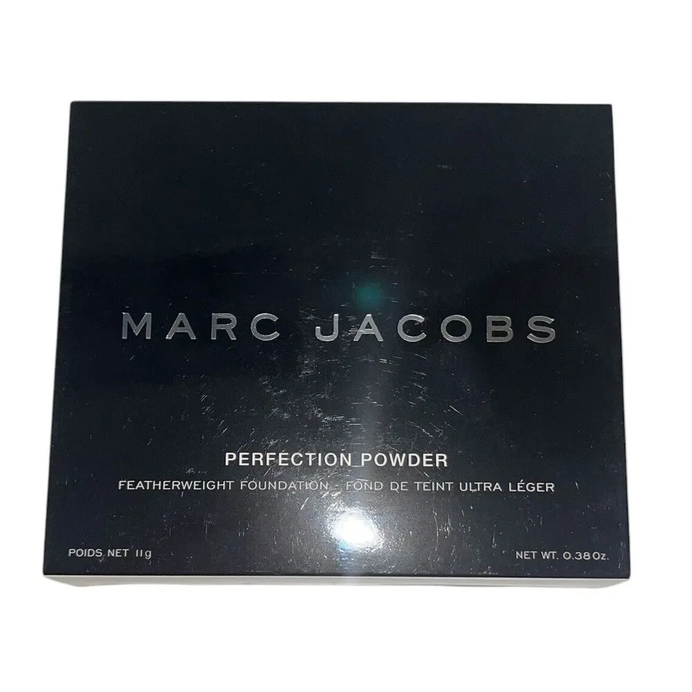 Marc Jacobs 200 IVORY Bisque Perfection Powder‎ Featherweight Foundation 0.38 oz